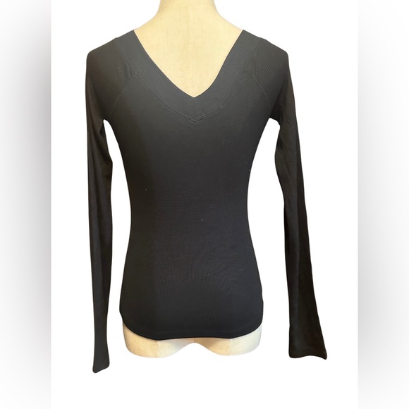 Urban Outfitters BDG Shannen Slinky V-Neck Long Sleeve T-Shirt Black - Picture 7 of 7